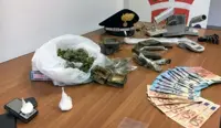 Napoli - Blitz dei carabinieri al Rione Traiano: sequestro di droga, arresti e denunce