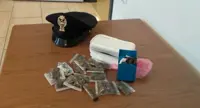Napoli - Droga in un borsello nascoste tra le aiuole, sequestro della Polizia