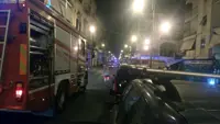 Torre Annunziata - Palazzo avvolto dalle fiamme in piazza Cesare Battisti, nessun ferito