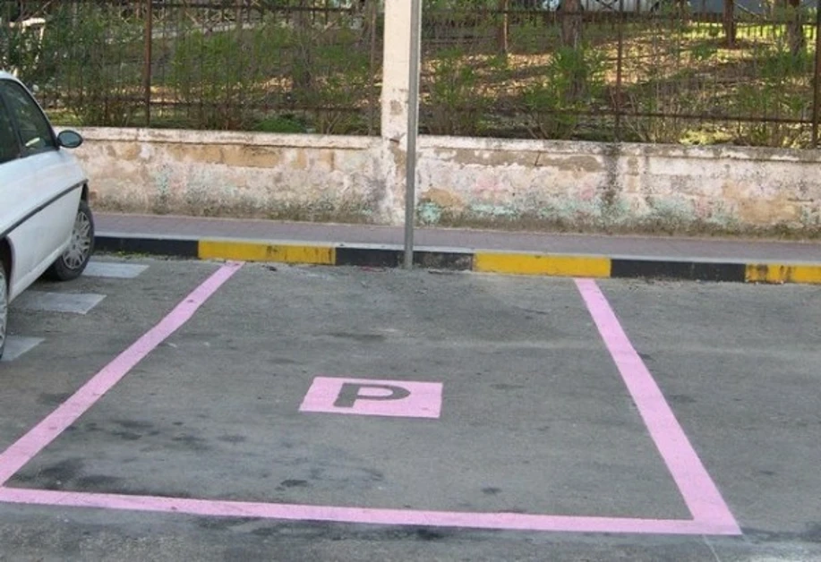 San Giuseppe Vesuviano - Arrivano le strisce rosa: aree di parcheggio destinate alle donne in dolce attesa