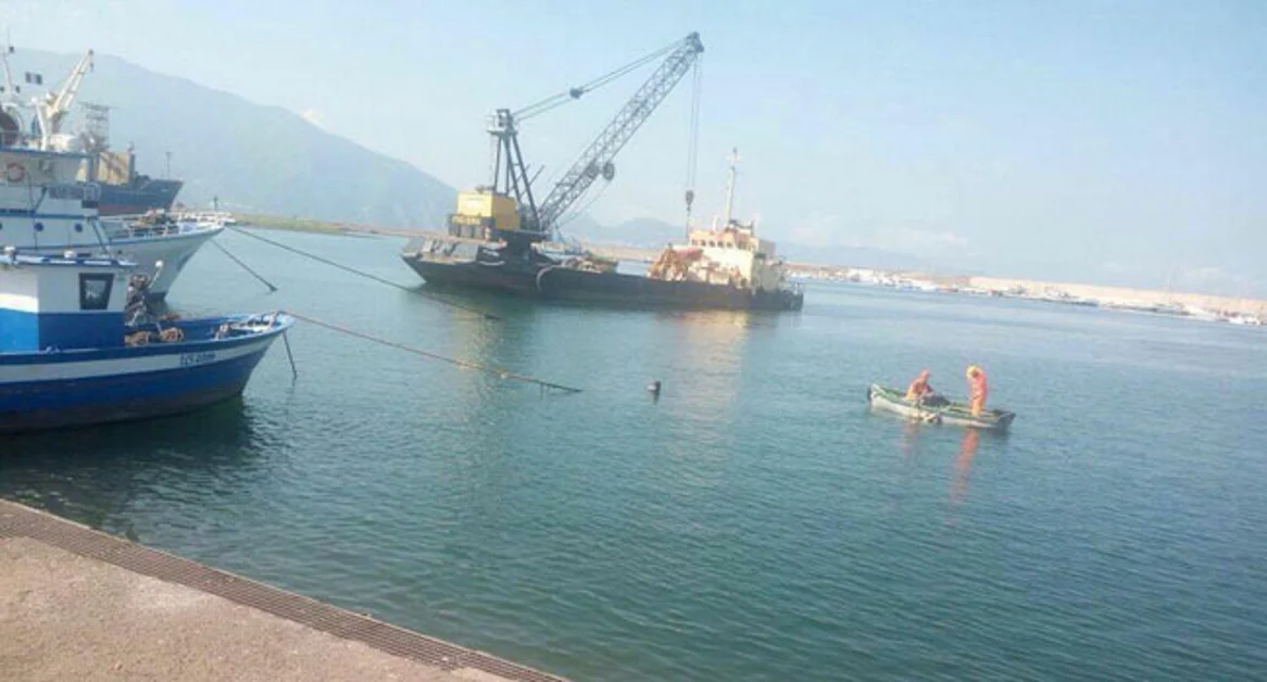Torre Annunziata -  Dragaggio del porto, iniziata l'opera di scandagliamento