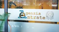 False comunicazioni a danno dei contribuenti, denuncia dell'Agenzia delle Entrate