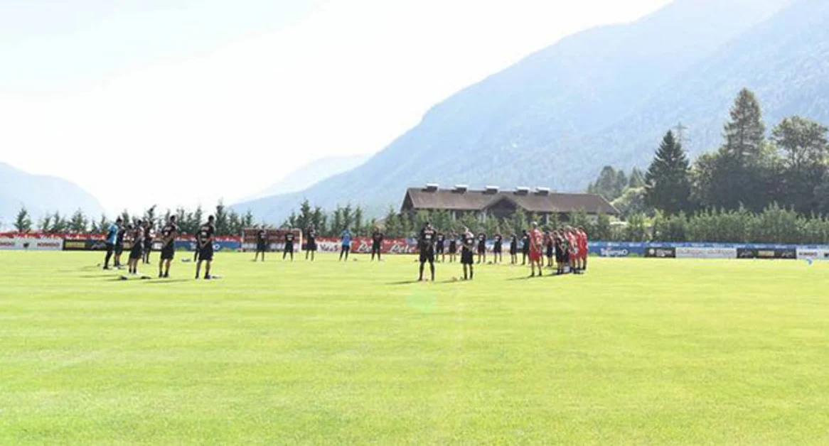Torre Annunziata - Il Napoli ricorda le vittime del crollo della palazzina