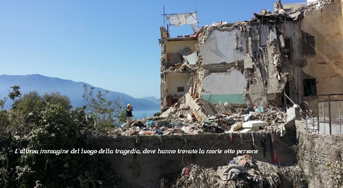 Torre Annunziata -  Crollo palazzina, edificio posto sotto sequestro. La settimana prossima gli esami autoptici sulle salme