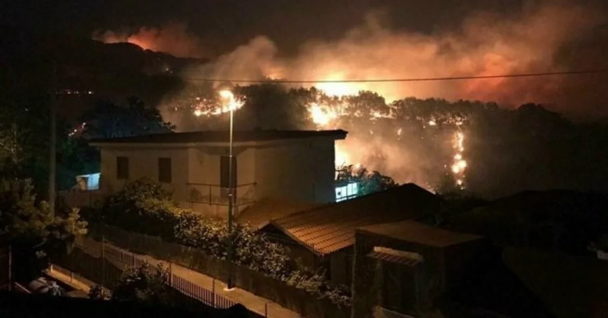 Torre del Greco - Continua l'emergenza incendi. Sempre attivo il Centro Operativo Comunale
