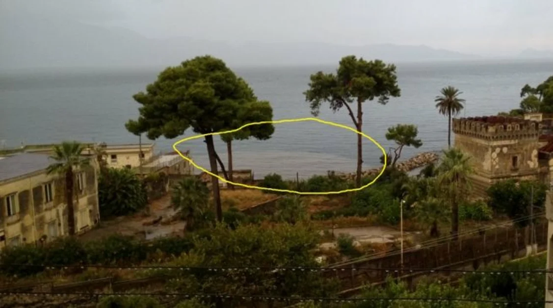 Torre Annunziata - Mare del litorale sporco, le considerazioni di un lettore