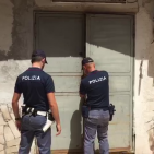 Napoli - Sequestrata fabbrica clandestina di borse griffate