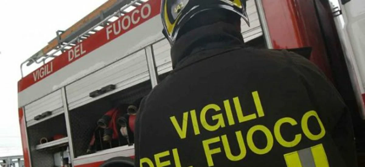 Torre del Greco - Ancora fiamme sul Vesuvio, focolare in via Montedoro