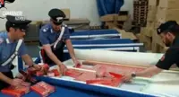 Napoli - Maxi sequestro di sigarette di contrabbando, arrestato autotrasportatore rumeno