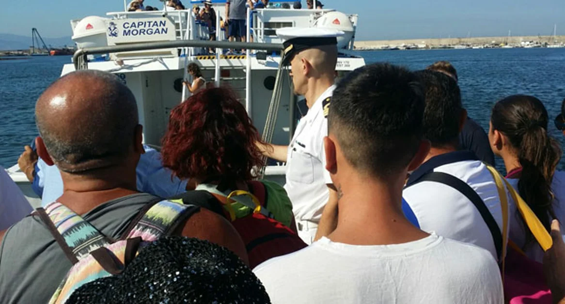 Torre Annunziata - Imbarco per "Le Vie del Mare", afflusso inaspettato nel giorno di Ferragosto