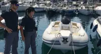 Torre del Greco - Gommone rubato a Sabaudia ormeggiato nel porto, due denunce per ricettazione