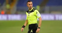 Torre Annunziata - L'arbitro Marco Guida dirige il match Crotone-Hellas Verona