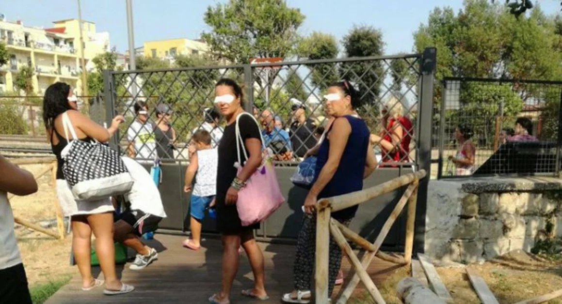 Torre Annunziata - Cittadini "sequestrati" per un'ora nell'ex parco Cristo Re