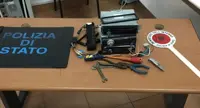 Napoli - Ruba autoradio dalle vetture in sosta, arrestato 28enne
