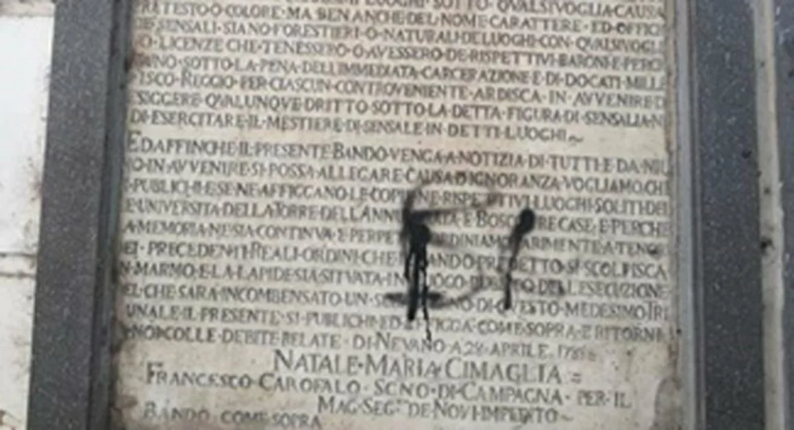 Torre Annunziata - Imbrattata l'edicola del 1785 in corso Garibaldi. La denuncia degli storici locali