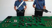 Castellammare di Stabia - Arsenale e droga tra i cespugli, blitz dei carabinieri al Rione Moscarella