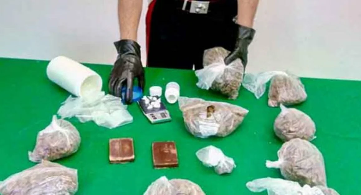 Castellammare/Pimonte - Droga in casa, denunciati 21enne e 62enne