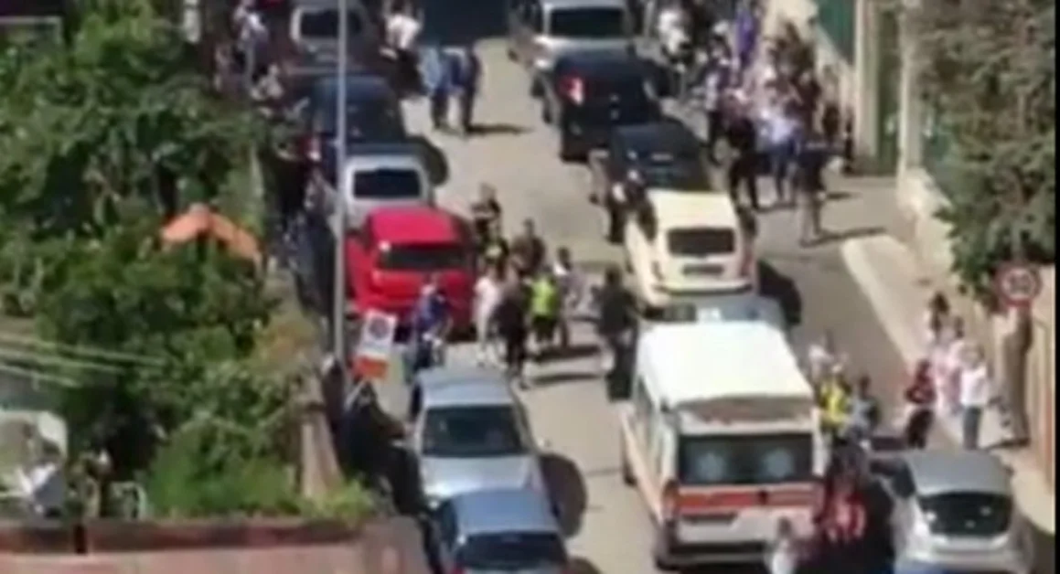 Torre Annunziata - Studente ha un malore a scuola, l'ambulanza bloccata nel traffico