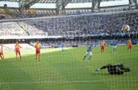 Il Napoli a valanga sul Benevento e mercoledì affronta la Lazio di Immobile