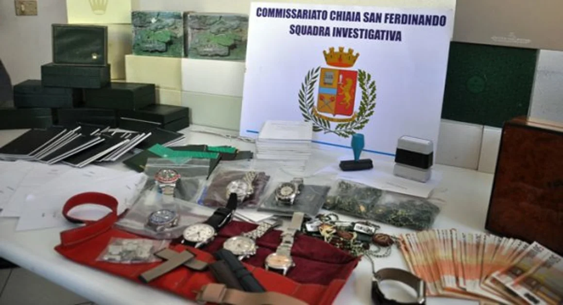 Napoli - Polizia scopre giro di ricettazione di orologi di valore, tre denunce