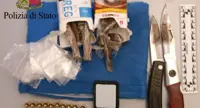 Acerra (NA) - Droga nei pacchetti di sigarette e munizioni nella scarpiera: arrestato 19enne