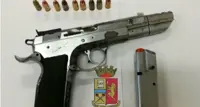Napoli - Arrestato pregiudicato, aveva pistola ad alta precisione