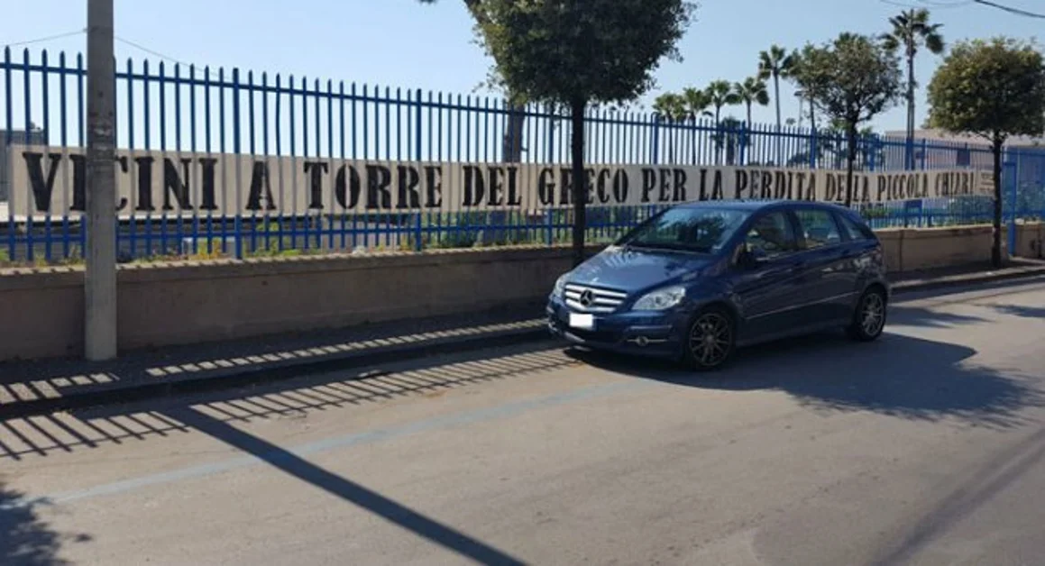 Torre Annunziata - Striscione per Chiara, bimba di Torre del Greco morta a 8 anni