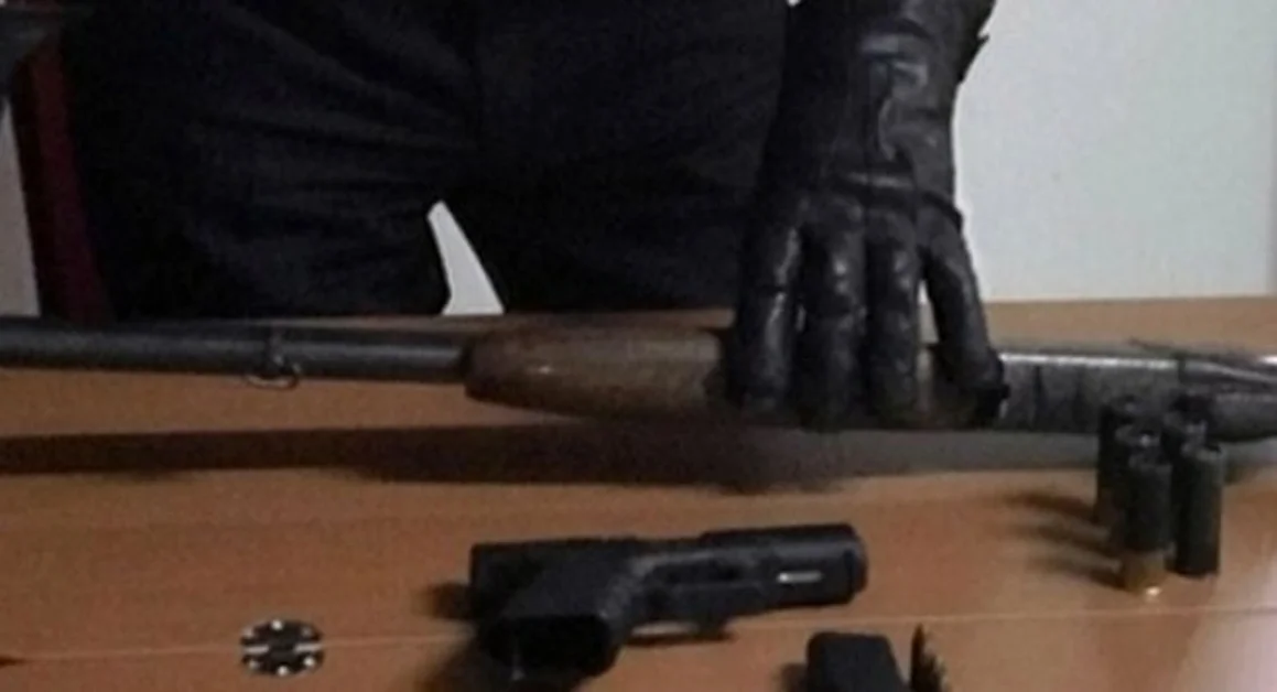 Pompei - Armi tra i pezzi di ricambio di un'auto rubata, arrestato 61enne