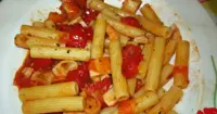 Pasta pomodorini e surimi di granchio