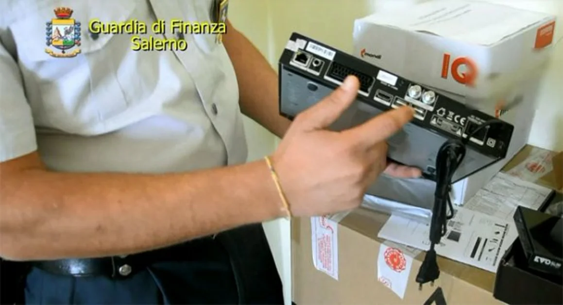 Scafati - Scoperta centrale del "pezzotto" Sky e Premium: due coniugi nei guai