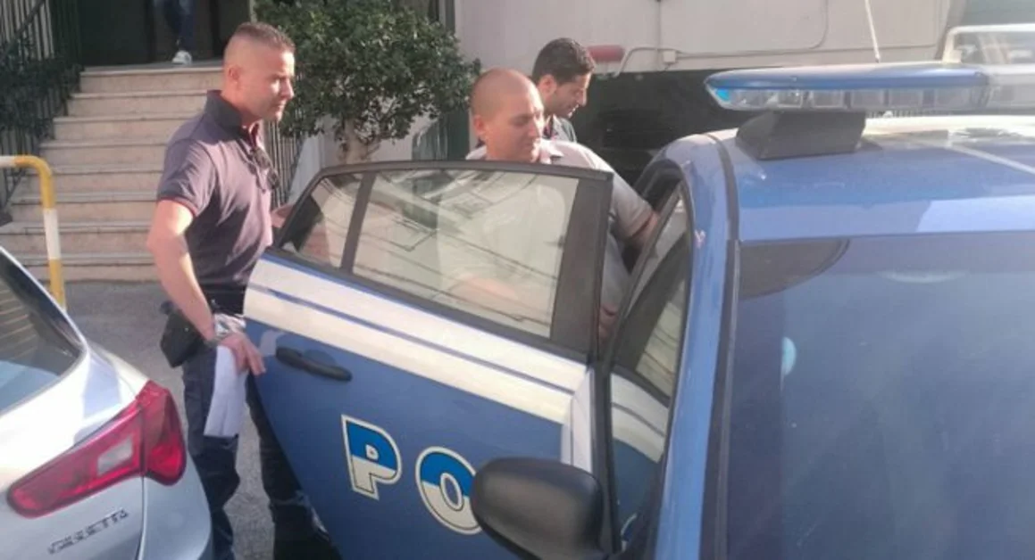 Pompei - Imponeva tangenti agli autisti dei bus turistici, arrestato dalla polizia estorsore bulgaro