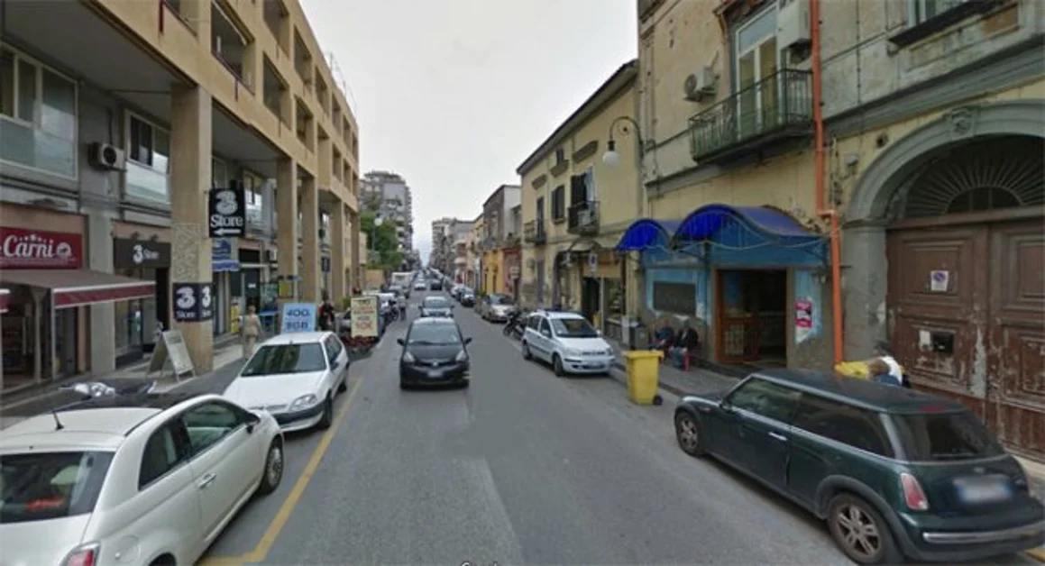 Torre Annunziata - Disagi per i cittadini: senso unico alternato in corso Umberto