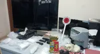 Napoli - Polizia fa irruzione in un appartamento sotto sequestro: trovate droga e telecamere