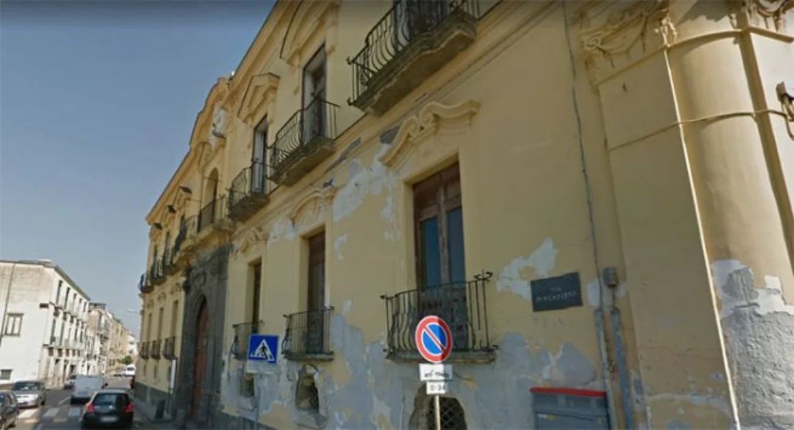 Torre del Greco - Crollo al Palazzo del Cardinale, l'on. Gallo (M5S): «Disinteresse generale dello Stato»