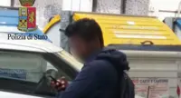Napoli - Compravano costosi smartphone con carte e documenti falsi, li rivendevano al mercato nero