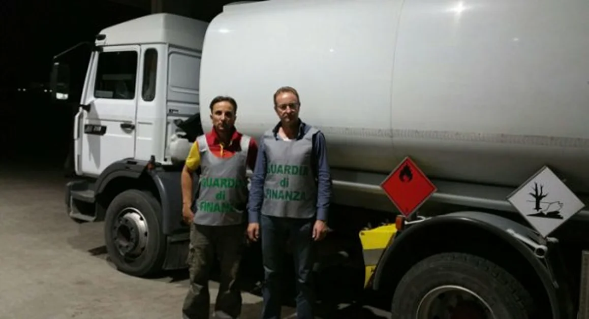 Benevento - Circa mezza tonnellata di gasolio di contrabbando sequestrata dalla GdF
