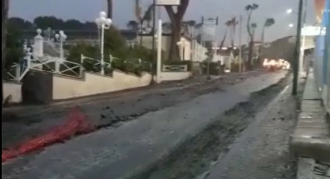 Trecase - Ambulanza con donna ferita bloccata dalla pioggia sulla strada per il Vesuvio