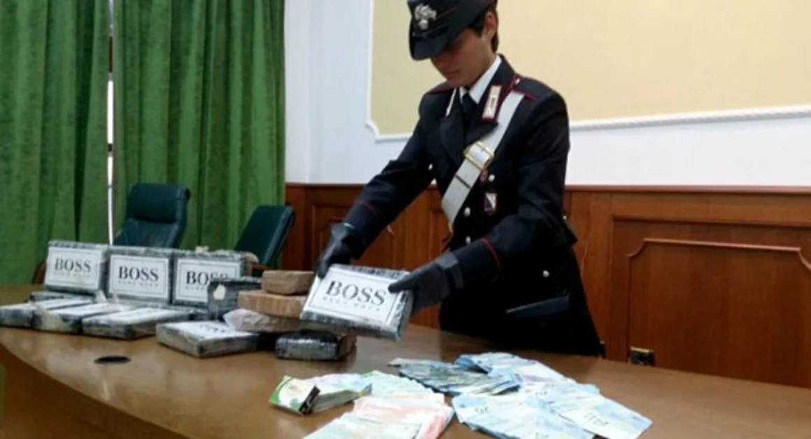 Napoli - Carico di cocaina sequestrato sulla SS 87, tre arresti