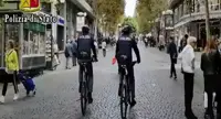Napoli - Poliziotti in bicicletta nel quartiere Vomero