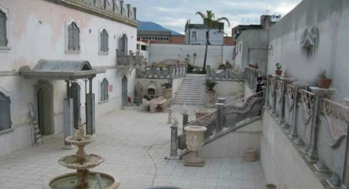 Torre Annunziata - Villa di "Gomorra", fondi neri per pagare il clan?