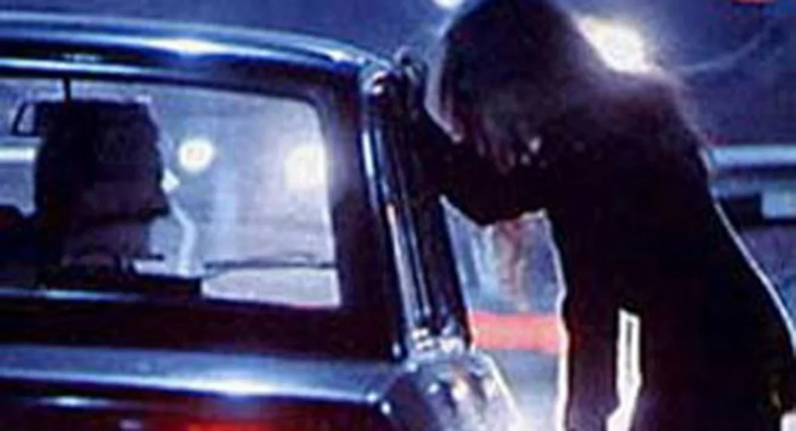Benevento - Prostituta e cliente scoperti in auto parcheggiata, scattano le sanzioni