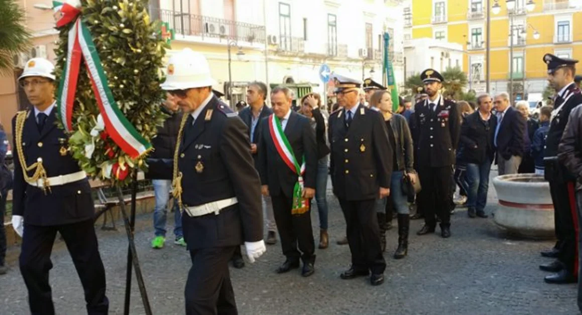 Torre Annunziata - Piazza Cesàro: commemorata la Giornata dell'Unità Nazionale e delle Forze Armate