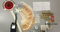 Napoli - Ai domiciliari continuava a spacciare droga, arrestato. Trovata una "ricetta" per preparare le dosi