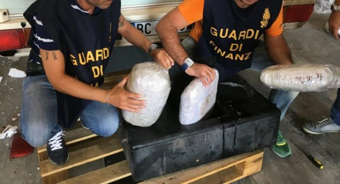 Droga dall'Albania alla Campania, sgominata organizzazione criminale