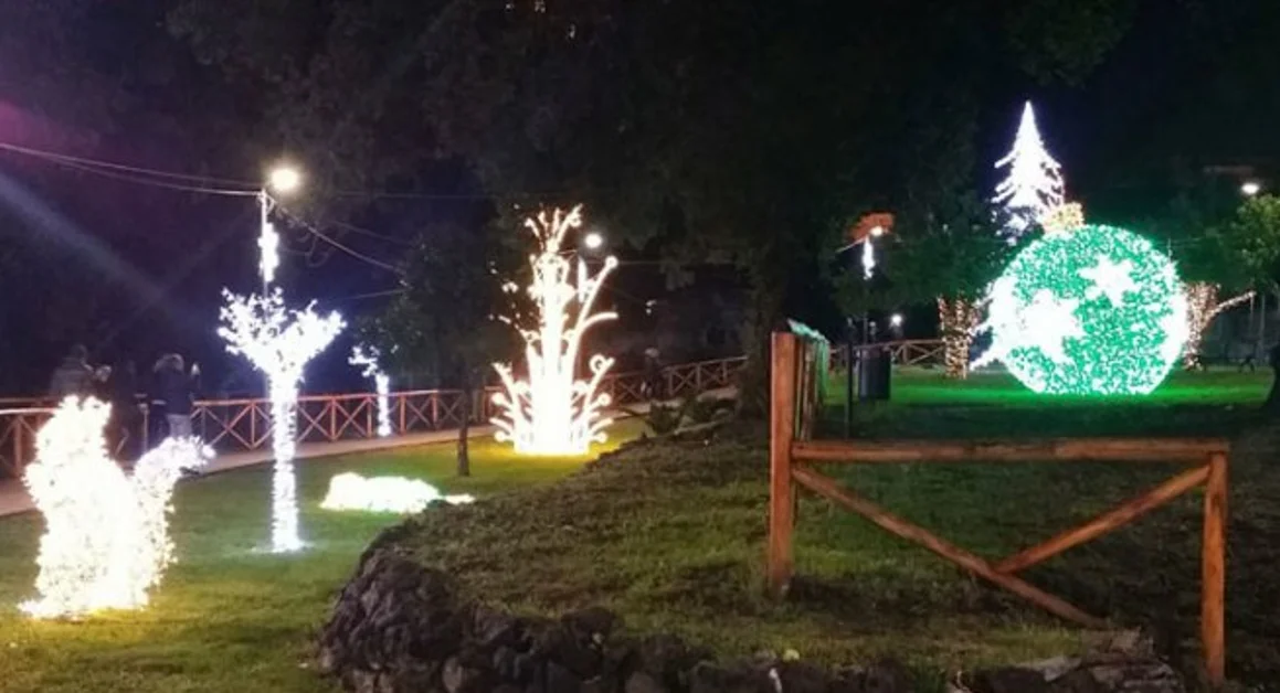 Torre Annunziata - Luci d'Artista, si "accende" il Natale: illuminate strade, piazze e Villa Parnaso