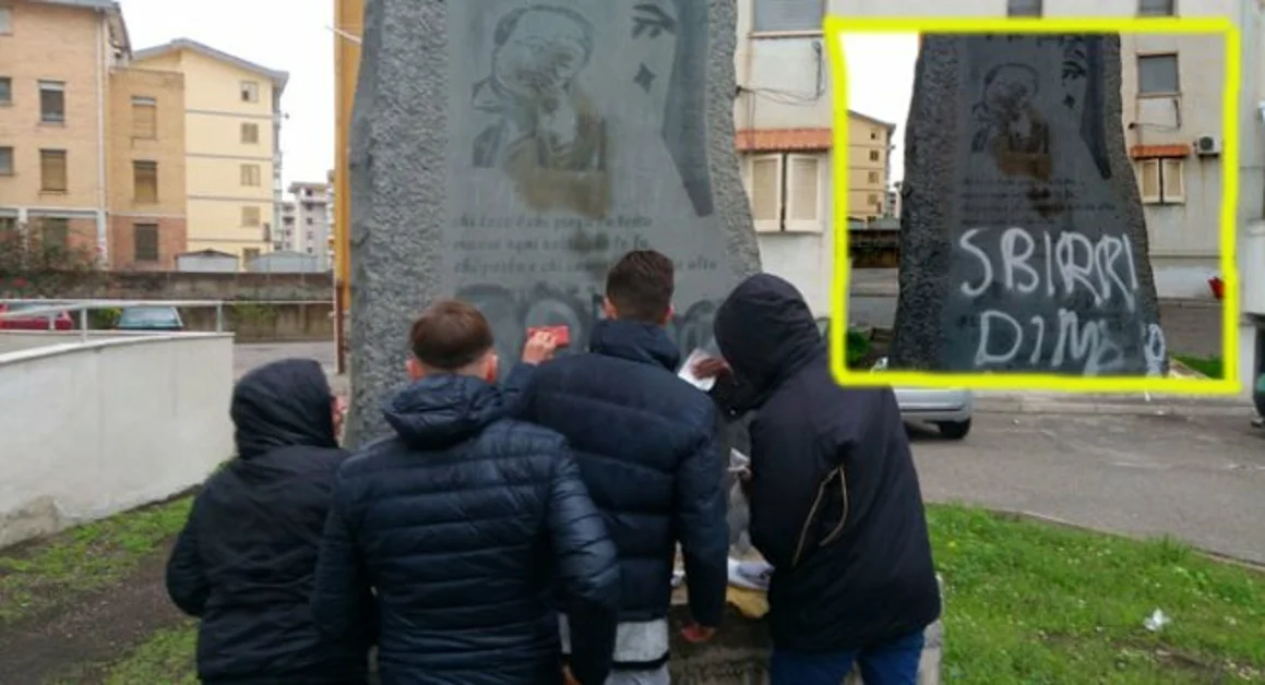 Torre Annunziata - Penniniello, sfregio alla stele di Falcone. I ragazzi delle comunità salesiane per minori la ripuliscono