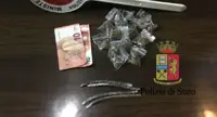 Napoli - Spacciava droga in piazza Bellini, arrestato giovane pusher