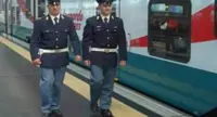 Napoli - Spruzzano peperoncino agli occhi di due viaggiatori su treno Italo, arrestati all'arrivo in Stazione