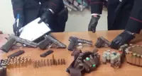 Cercola - Pensionato incensurato in manette: nascondeva pistole di vario calibro