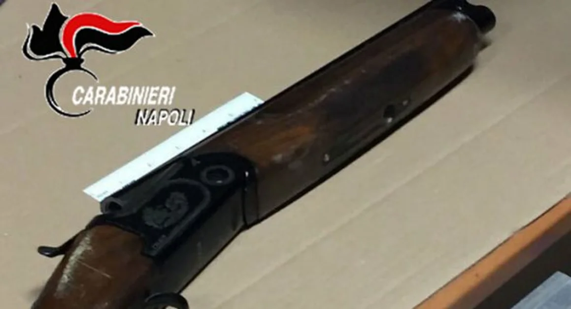 Brusciano (NA) - Fucile a canne mozze carico trovato dai carabinieri nelle palazzine "ex 219"